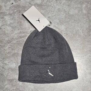 Jordan Jumpman Beanie Metal Logo in Carbon Heatjer Gray NWT Youth 8-20